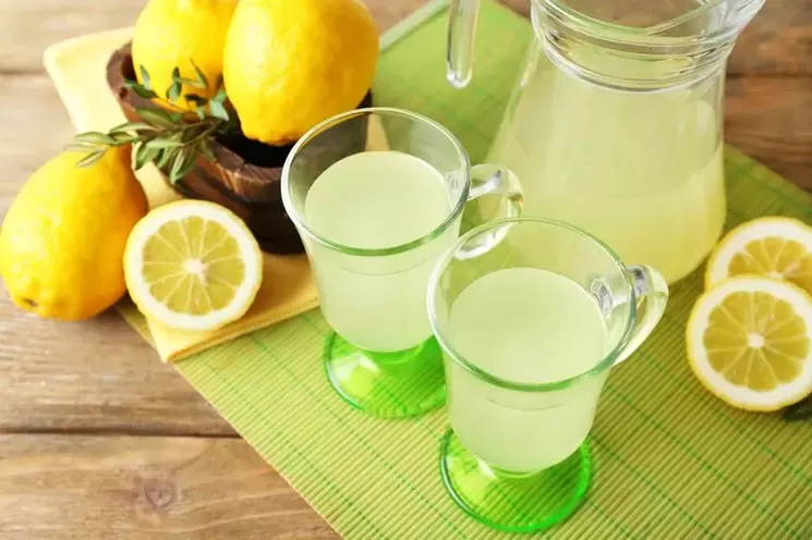 ماء الليمون لشرب رجيم