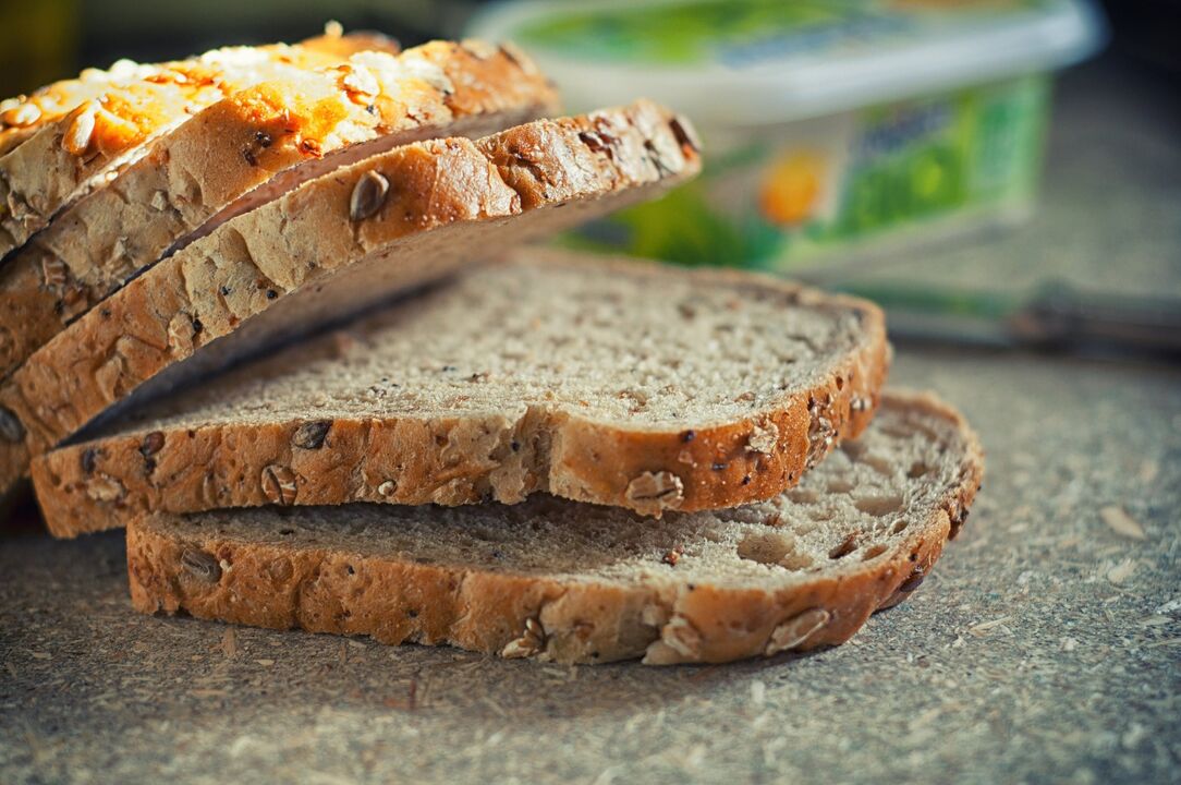 يسمح لك النظام الغذائي لمجموعة الدم 4 بإدراج خبز القمح الكامل في نظامك الغذائي. 