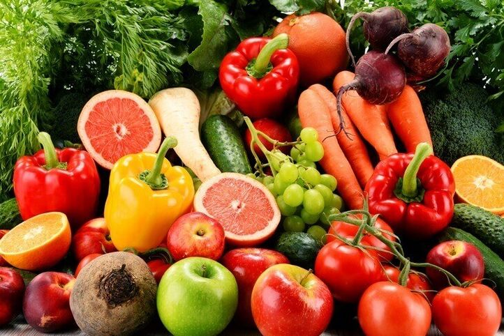يمكن أن يشمل نظامك الغذائي اليومي لفقدان الوزن معظم الخضروات والفواكه. 